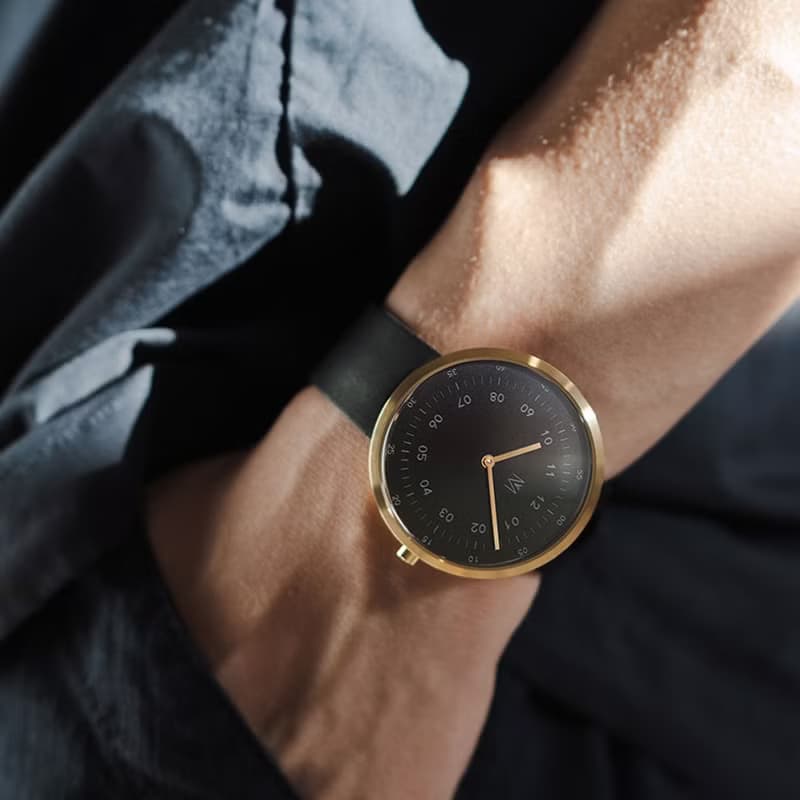 Friday 40mm 黑色皮帶 瑞士機芯 藍寶石防花玻璃 MAVEN 手錶