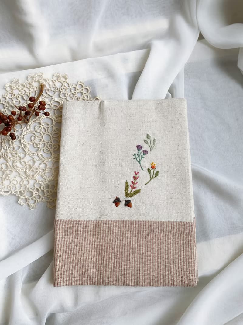【芳小姐手作】手工刺繡 A5 書衣/書套/手帳 聖經版