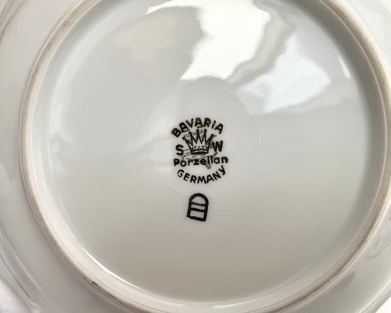 盤深復古瓷維多利亞時代情侶與 24 克拉黃金愛情故事