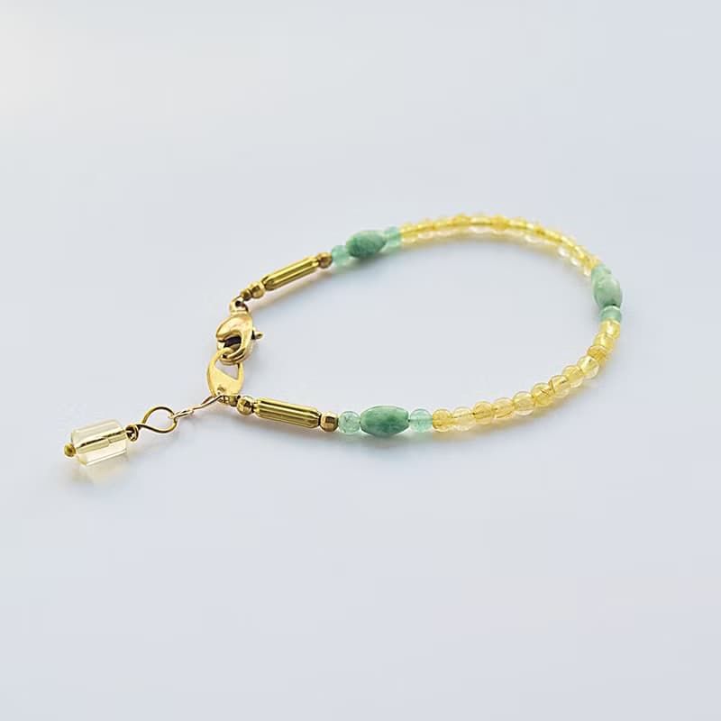 【春夏的風情詩】鈦金・綠草莓晶・綠點石 手環/手鍊