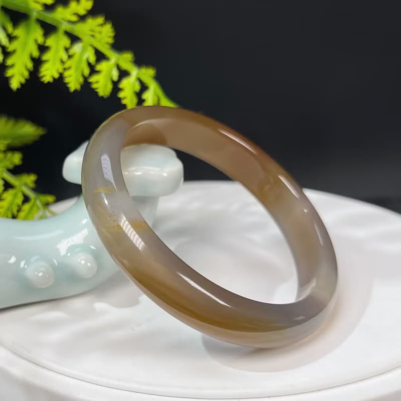 獨特瑪瑙手鐲56MM 冰潤起光漸變灰黃色玉髓手環 靈感贈運放鬆心情
