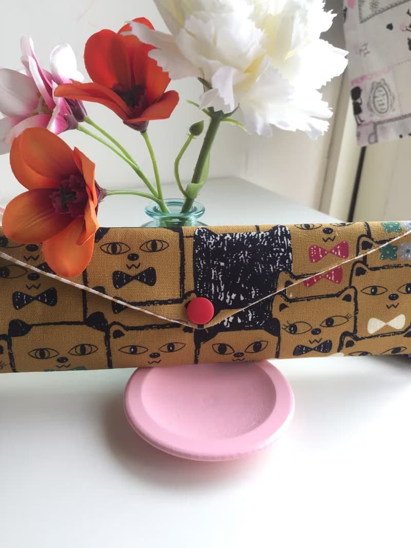 文青風環保筷袋  喵喵羅曼史 卡其黃  手作餐具袋.交換禮物.