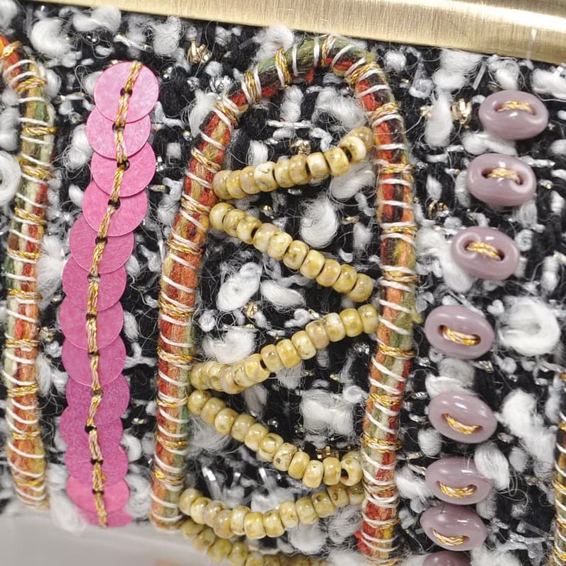 両面刺繍の小さながま口 白 3