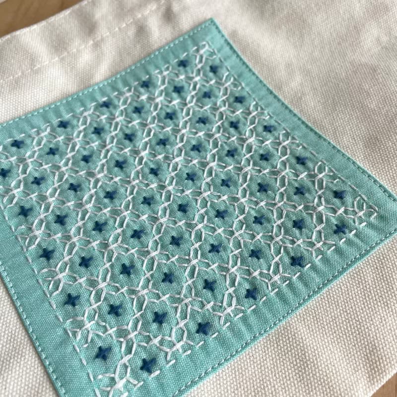 刺し子トートバッグS ミントグリーン　十字花刺し　マチ有　キャンバストート　ミニバッグ　刺繍　ハンドメイド　ちょっとお出かけ　ささやかな贈り物