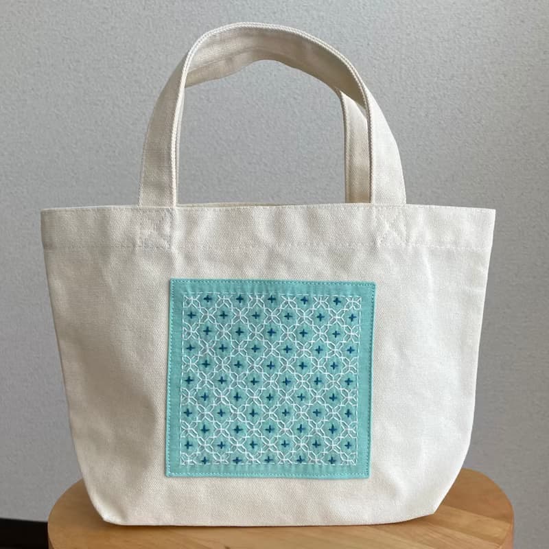 刺し子トートバッグS ミントグリーン　十字花刺し　マチ有　キャンバストート　ミニバッグ　刺繍　ハンドメイド　ちょっとお出かけ　ささやかな贈り物
