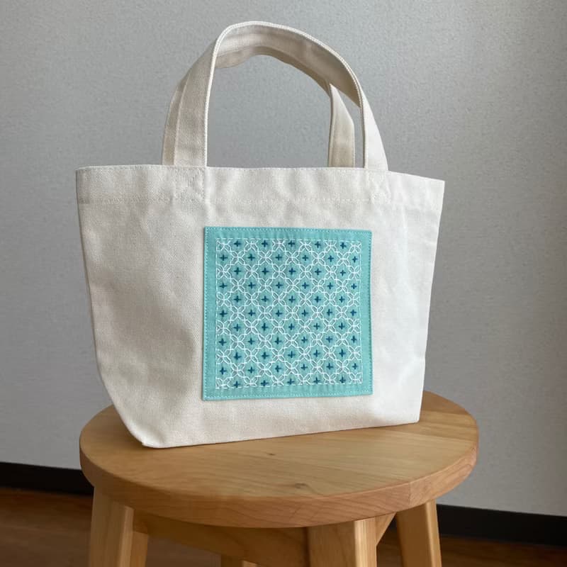 刺し子トートバッグS ミントグリーン　十字花刺し　マチ有　キャンバストート　ミニバッグ　刺繍　ハンドメイド　ちょっとお出かけ　ささやかな贈り物