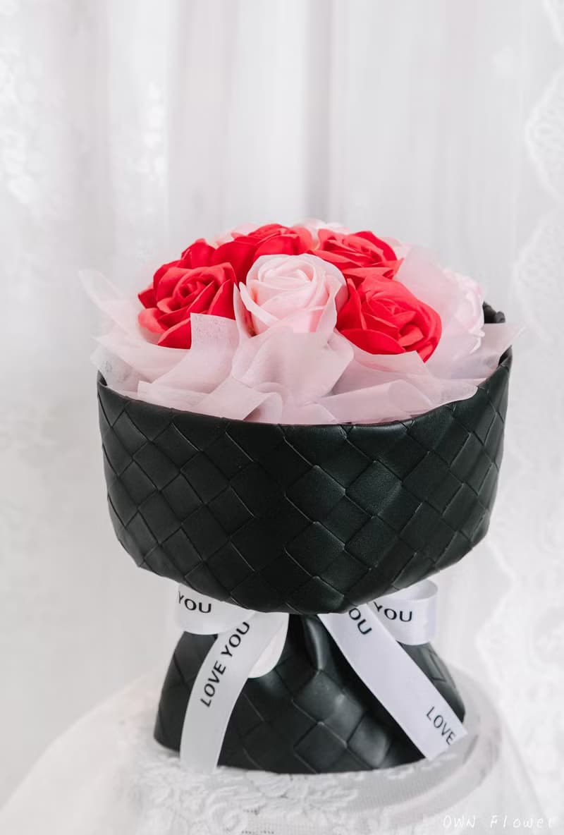 黑色花束/香皂花束/香皂花/生日花束/情人節花束/圓形花束/皮革花