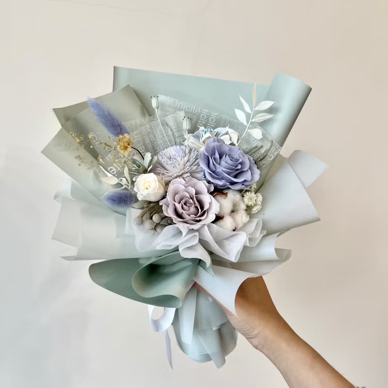 質感霧灰藍玫瑰永生花束