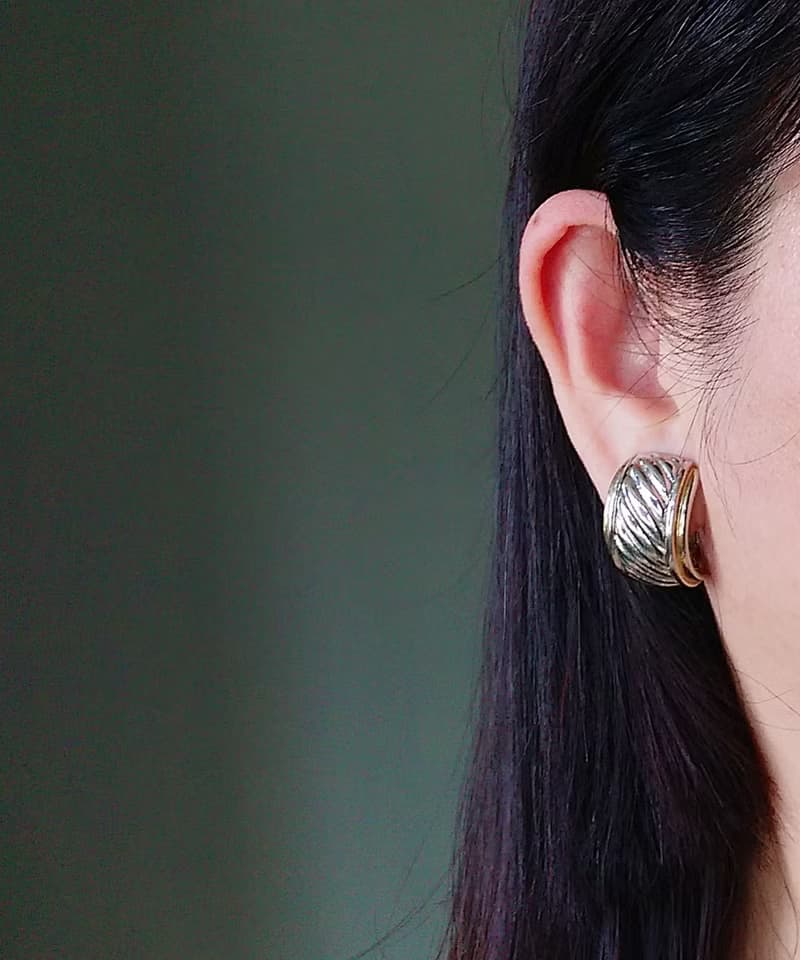 vintage jewelry  古董雙色柱紋格夾式耳環