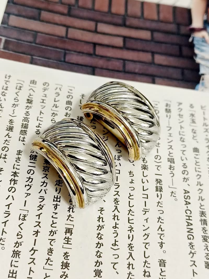 vintage jewelry  古董雙色柱紋格夾式耳環