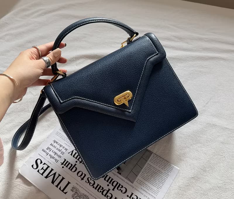 中古Valentino Garavani小V金扣 明線牛皮深丹寧配色 手提單肩包