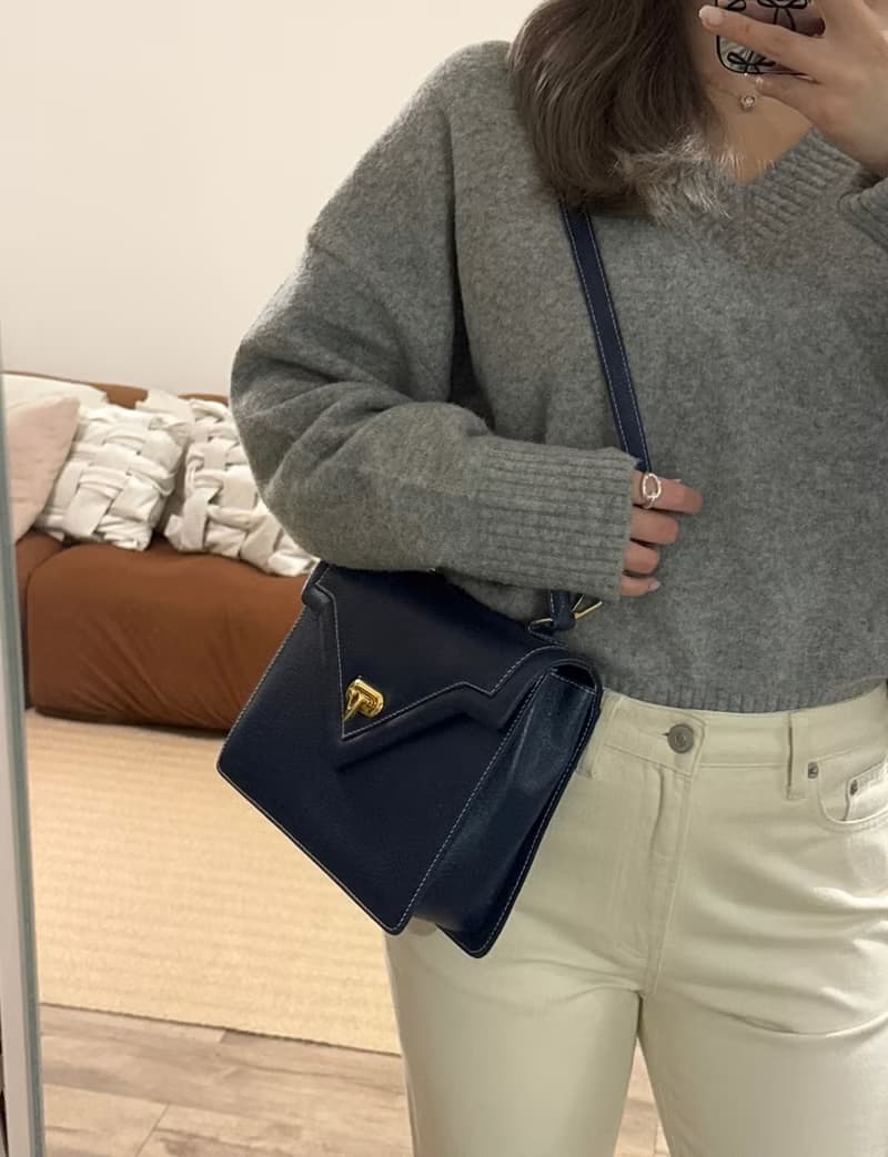中古Valentino Garavani小V金扣 明線牛皮深丹寧配色 手提單肩包