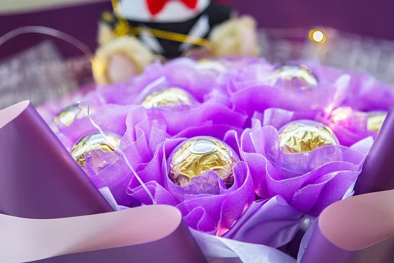 畢業花束 畢業熊+豪華版金莎18顆花束(附燈串 夢幻紫) 送死黨