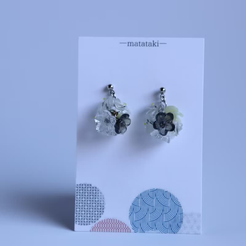 【ピアス又はイヤリング】　花玉 －大人色－