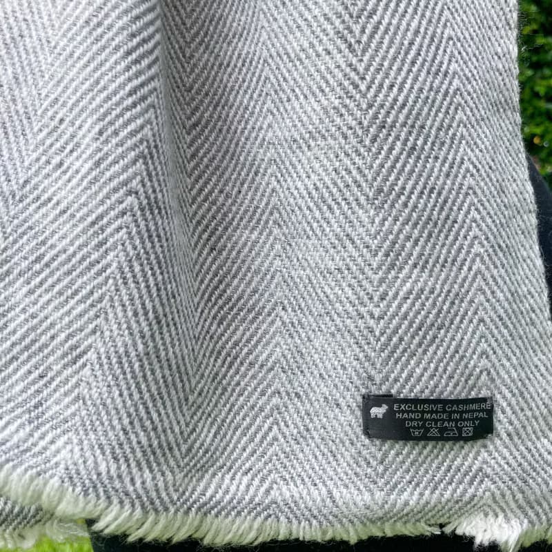 【厚款】喀什米爾羊毛圍巾/披肩 淺灰斜紋 加厚款 手工編織