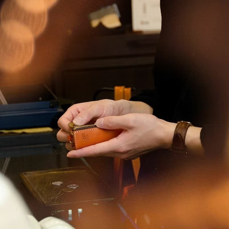 Kagen TAKARA 圓柱形零錢包 巧克力色