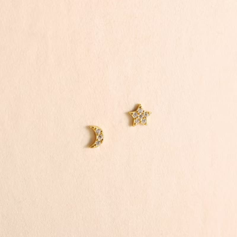 s925銀歐不對稱小巧星星月亮耳釘耳飾 抗敏感 可戴睡覺鋯石耳釘