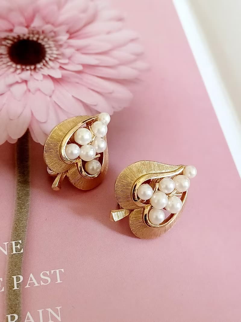 vintage jewelry  Trifari 刷金心型珍珠 夾式耳環