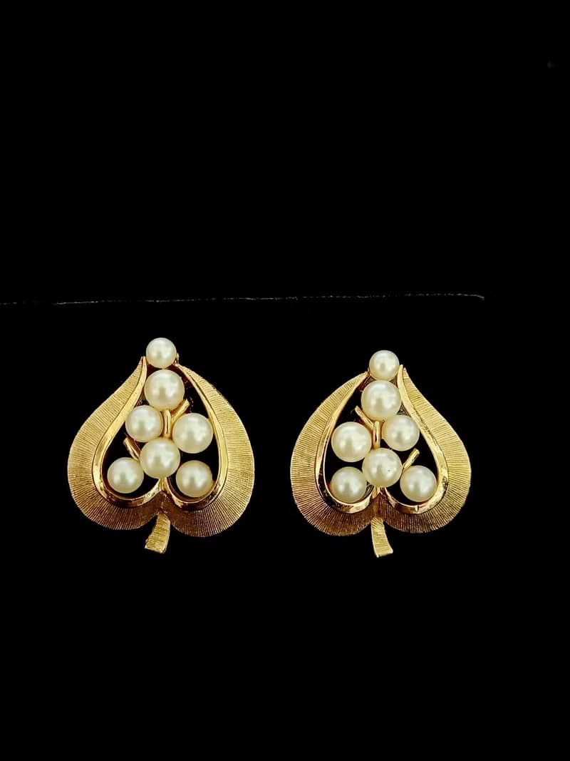 vintage jewelry  Trifari 刷金心型珍珠 夾式耳環