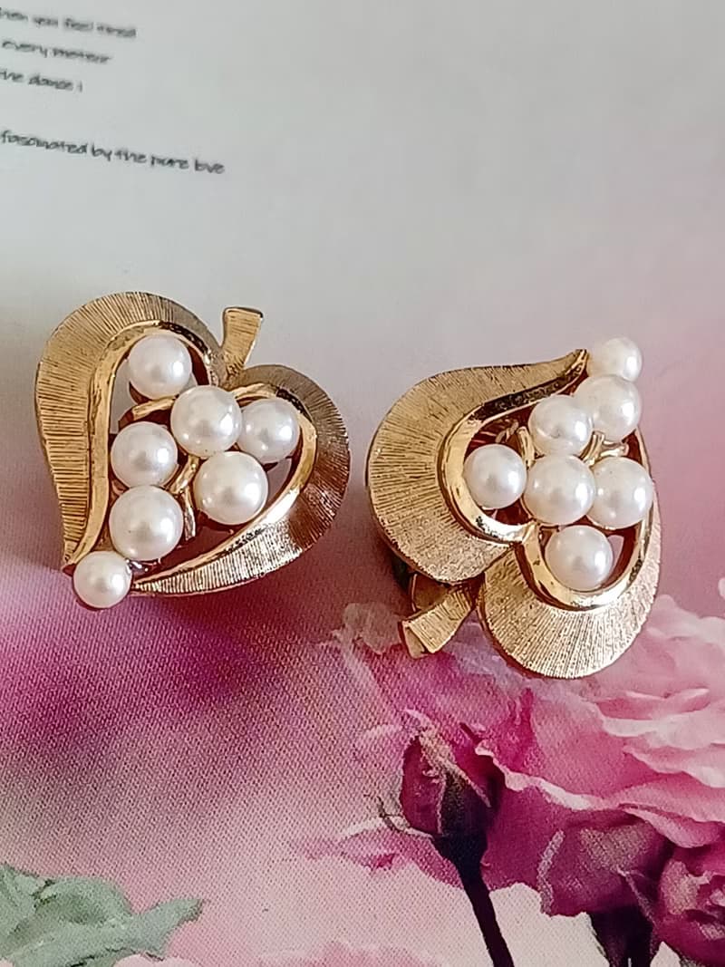 vintage jewelry  Trifari 刷金心型珍珠 夾式耳環