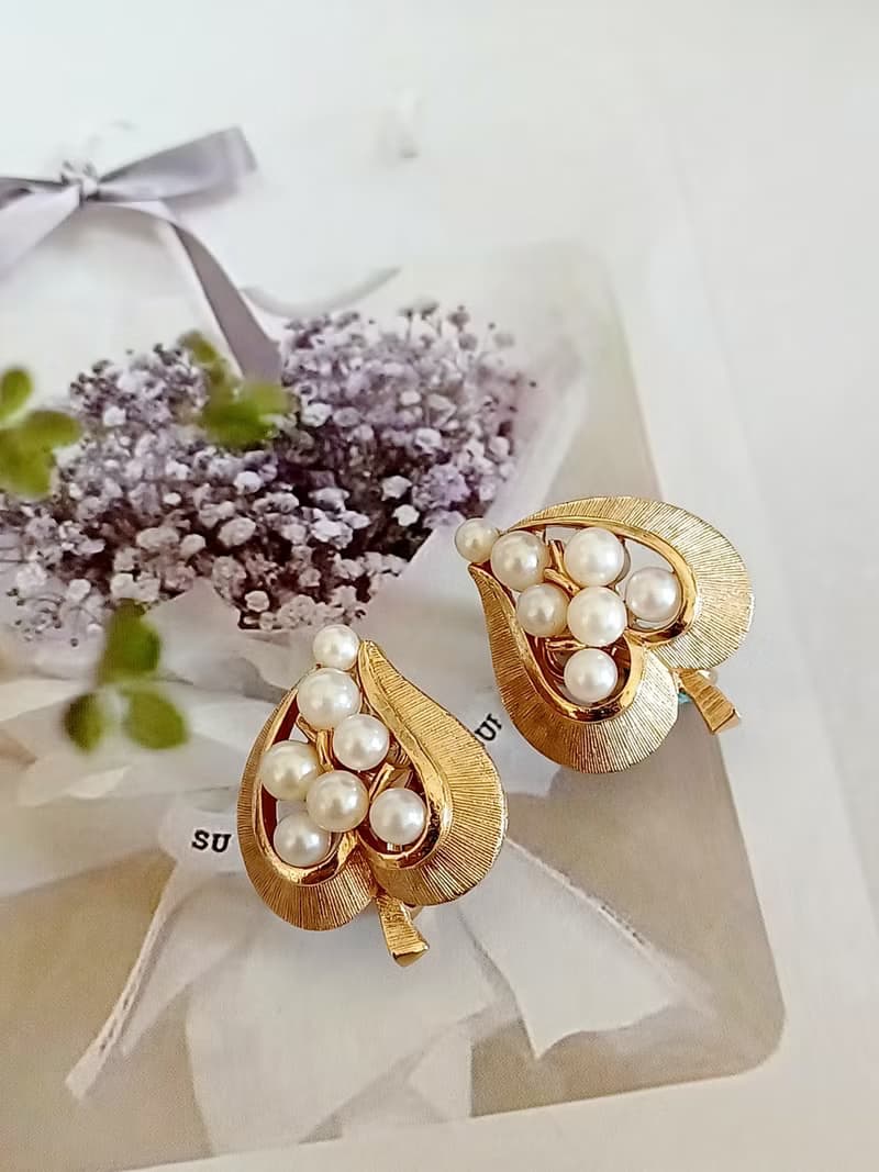 vintage jewelry  Trifari 刷金心型珍珠 夾式耳環