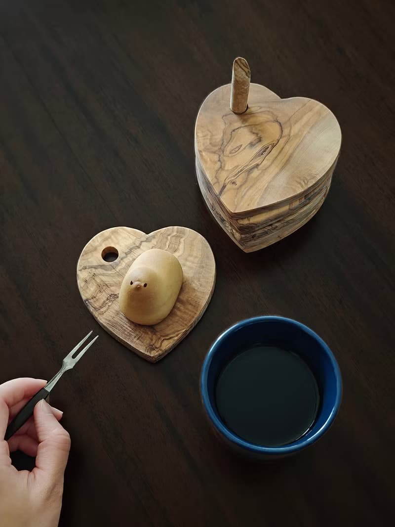 手工製橄欖木心形杯墊組