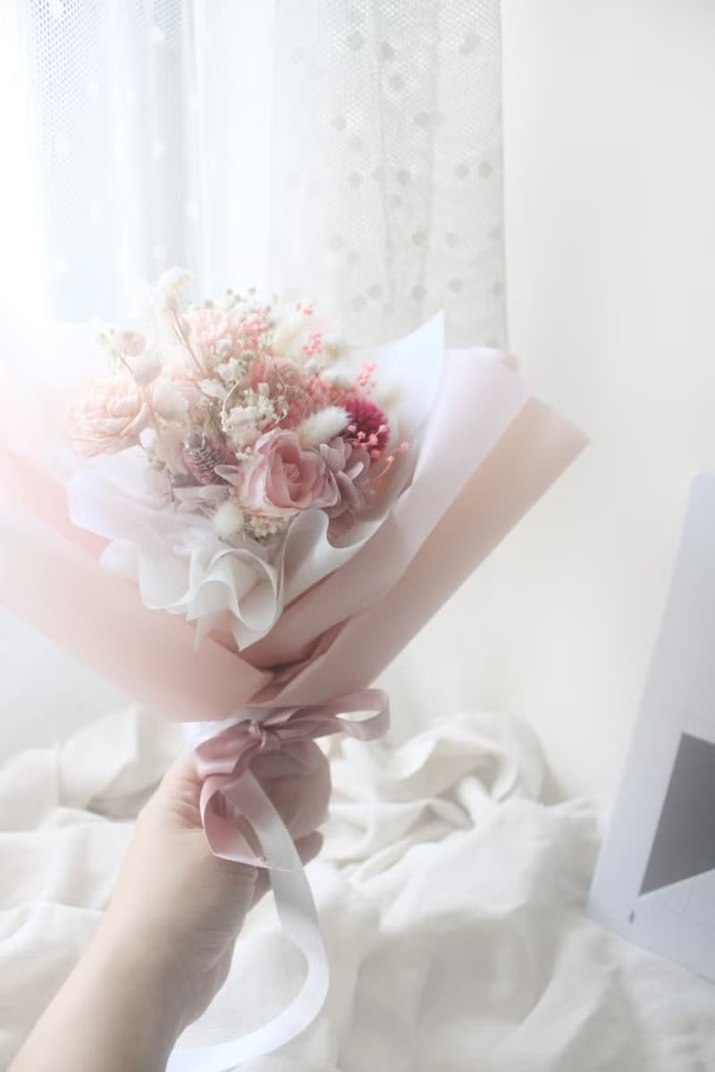 粉色絕代青春篇章・甜美粉永生玫瑰與棉花花束