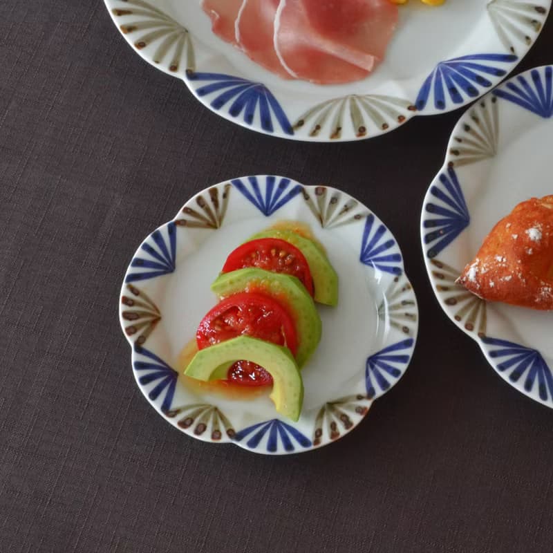 三角十草輪花皿　S