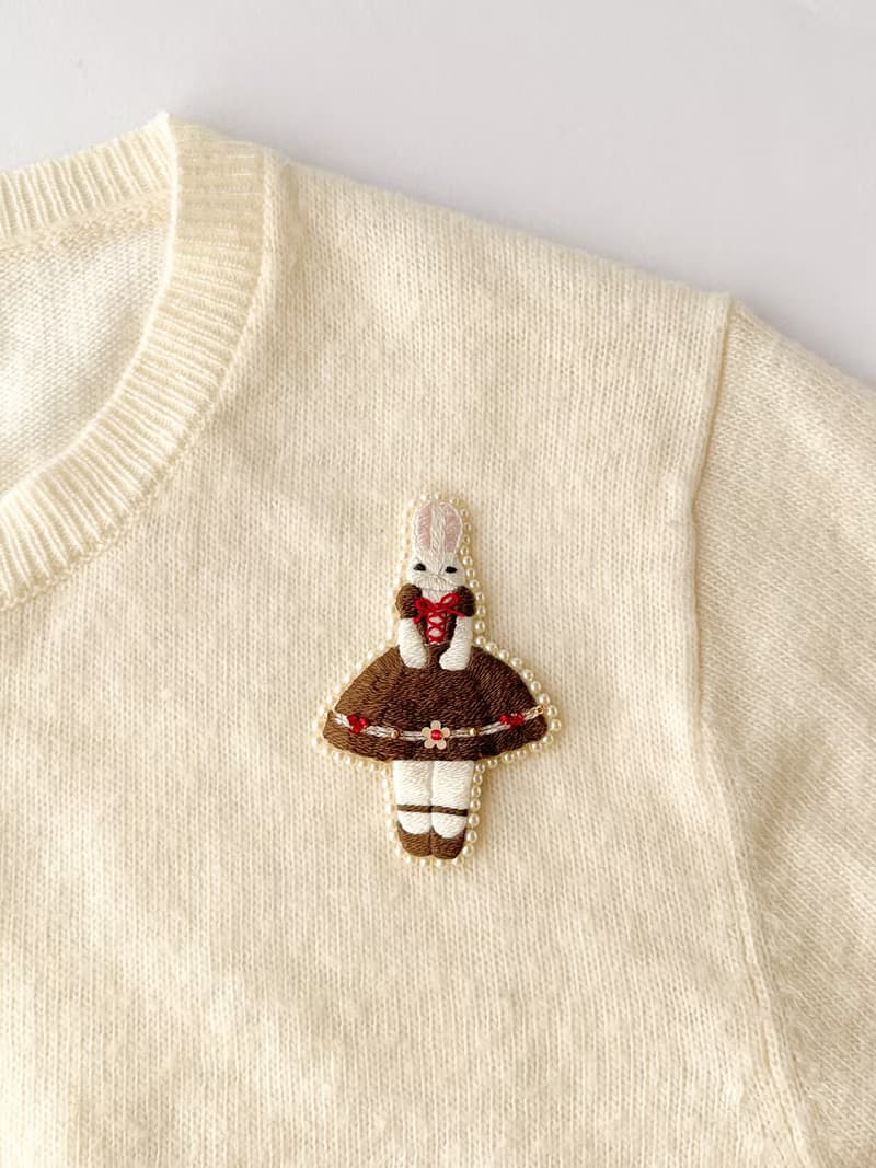 チョコレートの精のブローチ