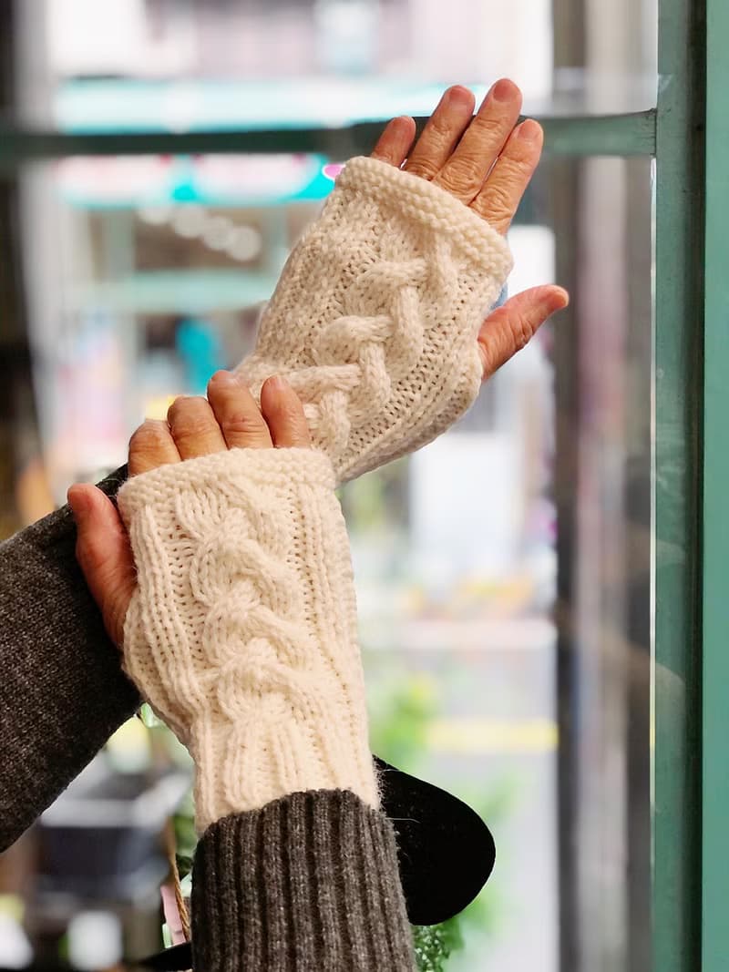 ChiChi手作-北歐雪白-麻花拇指手套