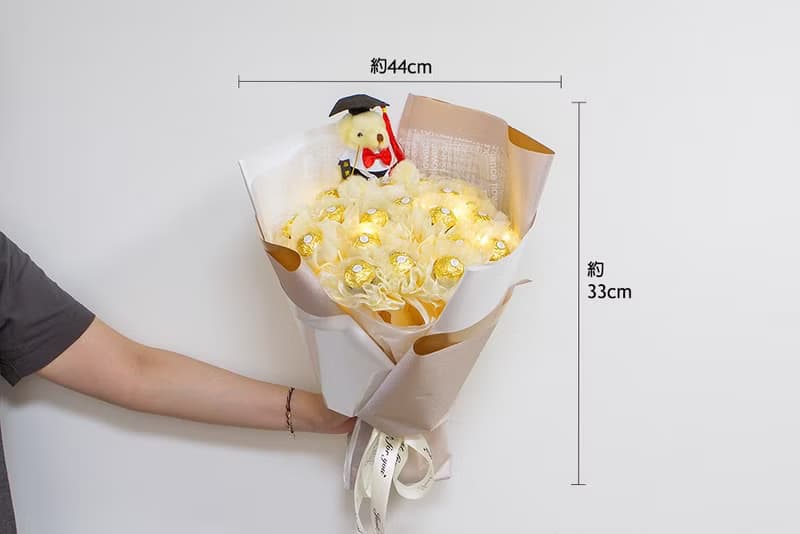 畢業花束 畢業熊+豪華版金莎18顆花束 附燈串 純色米白 A012