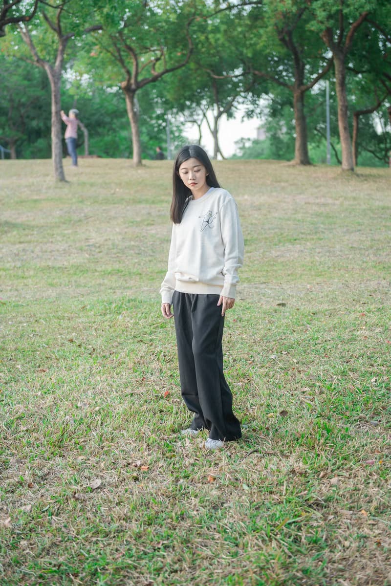 站著劈腿不明動物 OVERSIZE 中性純棉圓領大學 T