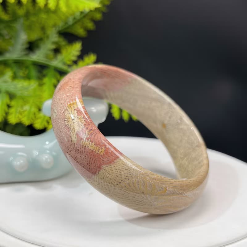 精品 珊瑚玉手鐲 57MM 冰潤多彩骨骼鳳尾紋 菊花玉手環 簡約優雅