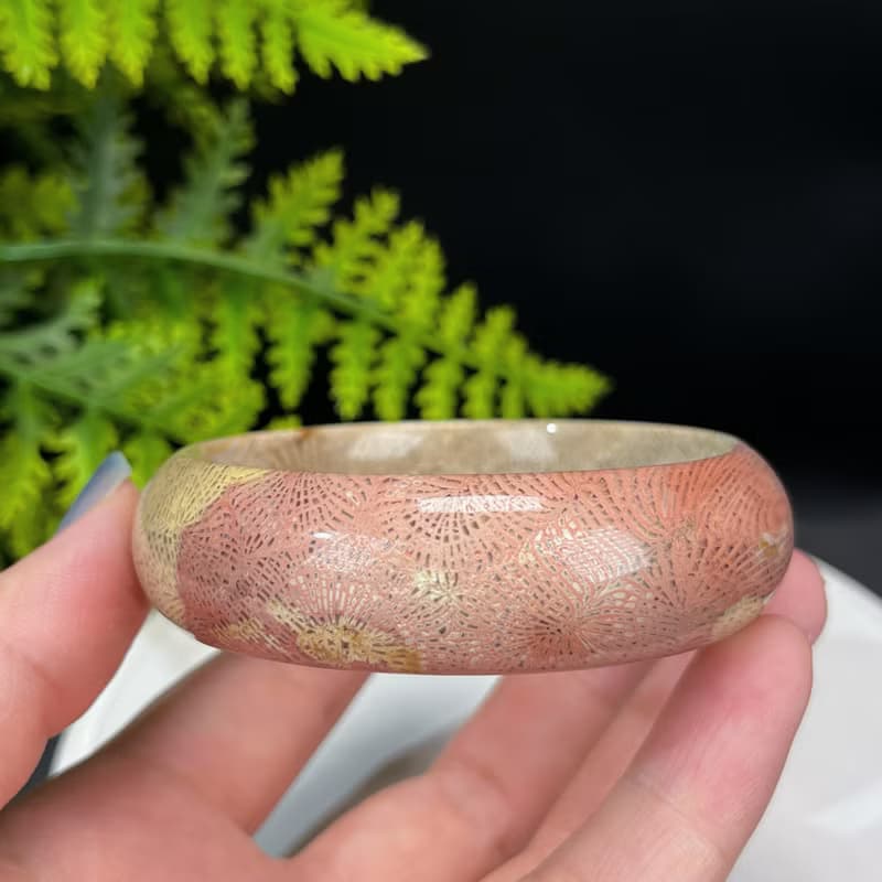 精品 珊瑚玉手鐲 57MM 冰潤多彩骨骼鳳尾紋 菊花玉手環 簡約優雅