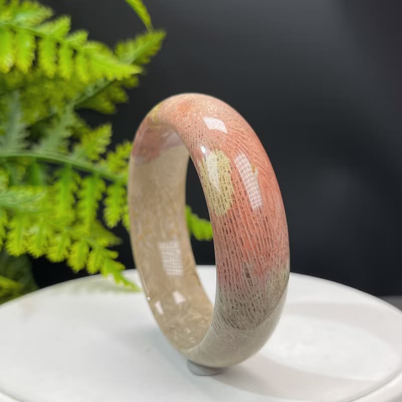 精品 珊瑚玉手鐲 57MM 冰潤多彩骨骼鳳尾紋 菊花玉手環 簡約優雅