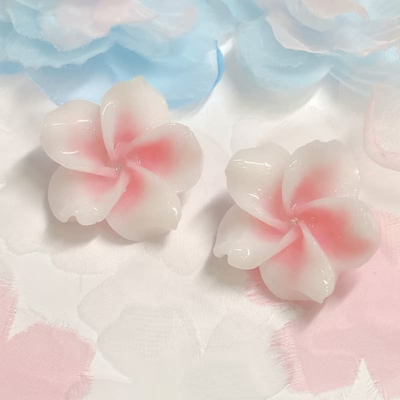 大大朵雞蛋花 耳骨夾 撞色療癒系耳環 貼耳式耳環 無痛耳夾/耳針