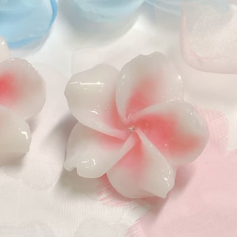 大大朵雞蛋花 耳骨夾 撞色療癒系耳環 貼耳式耳環 無痛耳夾/耳針