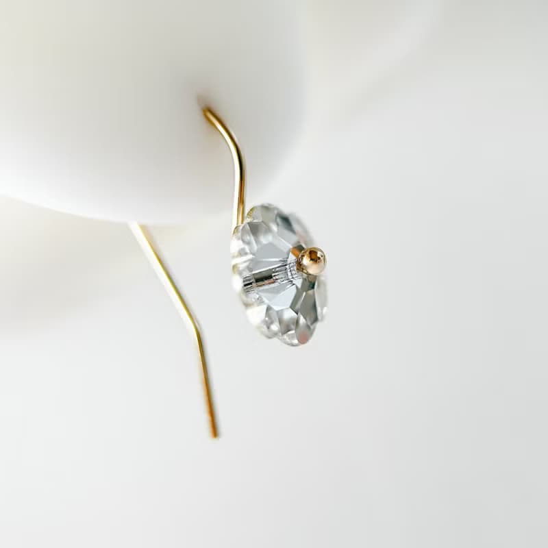 煌めくマーガレット フラワーピアス 14kgf クリスタルガラス アクセサリーボックス入り クリスマスギフトやごほうびに