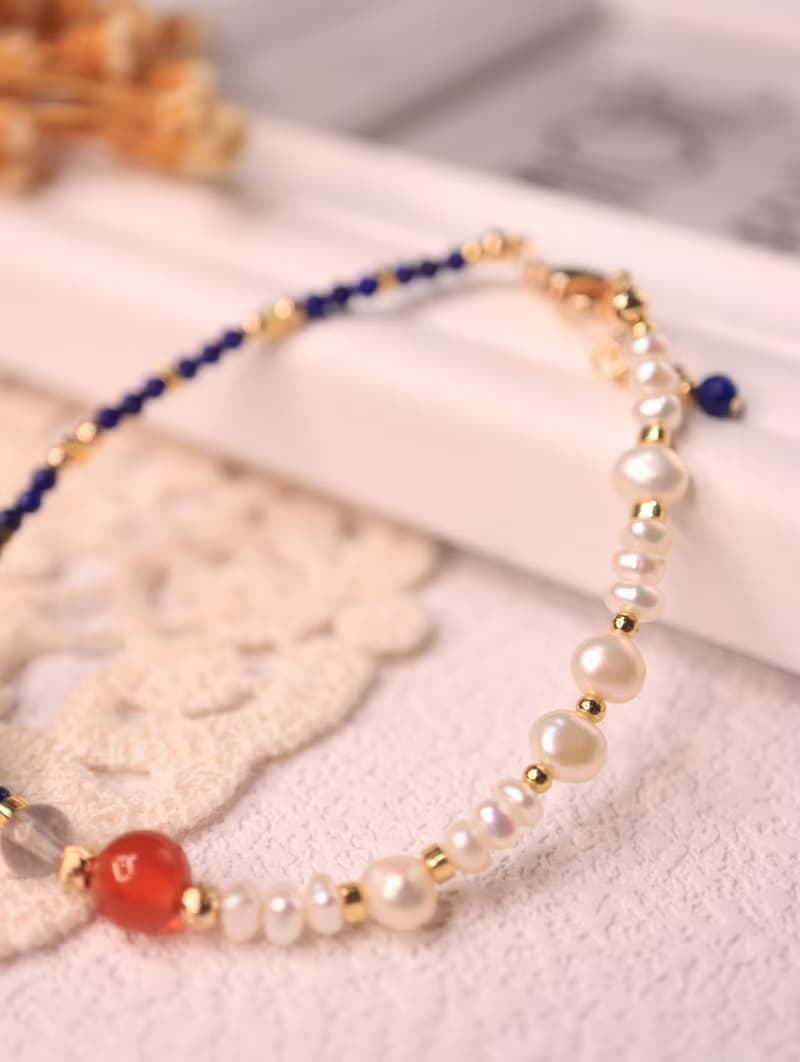 調整而成的最美樣貌 青金石・藍暈月光石・紅瑪瑙・珍珠手鍊