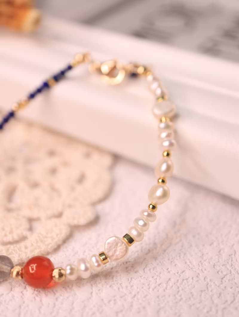 調整而成的最美樣貌 青金石・藍暈月光石・紅瑪瑙・珍珠手鍊