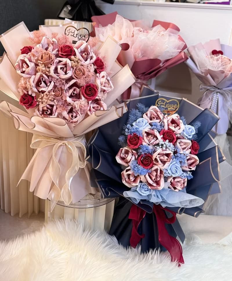 鈔票花束 生日花束 畢業花束 小玫瑰