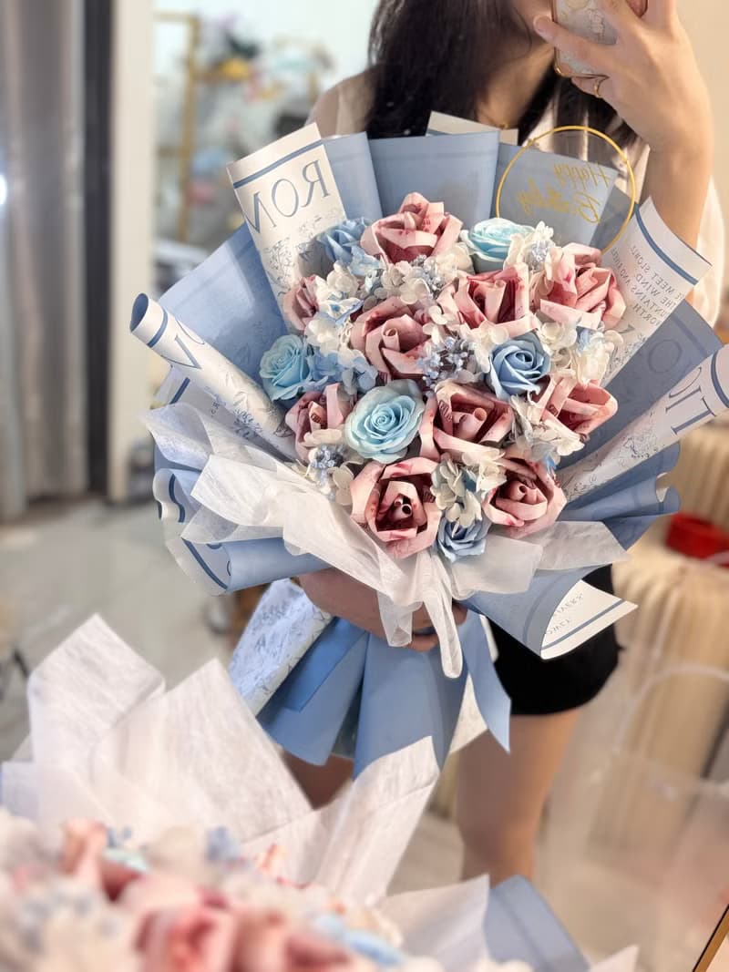 鈔票花束 生日花束 畢業花束 小玫瑰