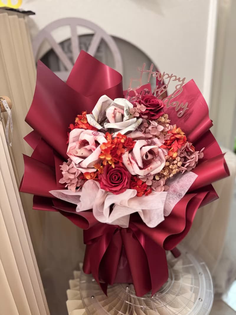 鈔票花束 生日花束 畢業花束 小玫瑰