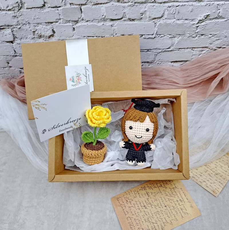 畢業禮物 小盆花畢業禮盒 手鉤花 畢業公仔 小盆花 畢業花束