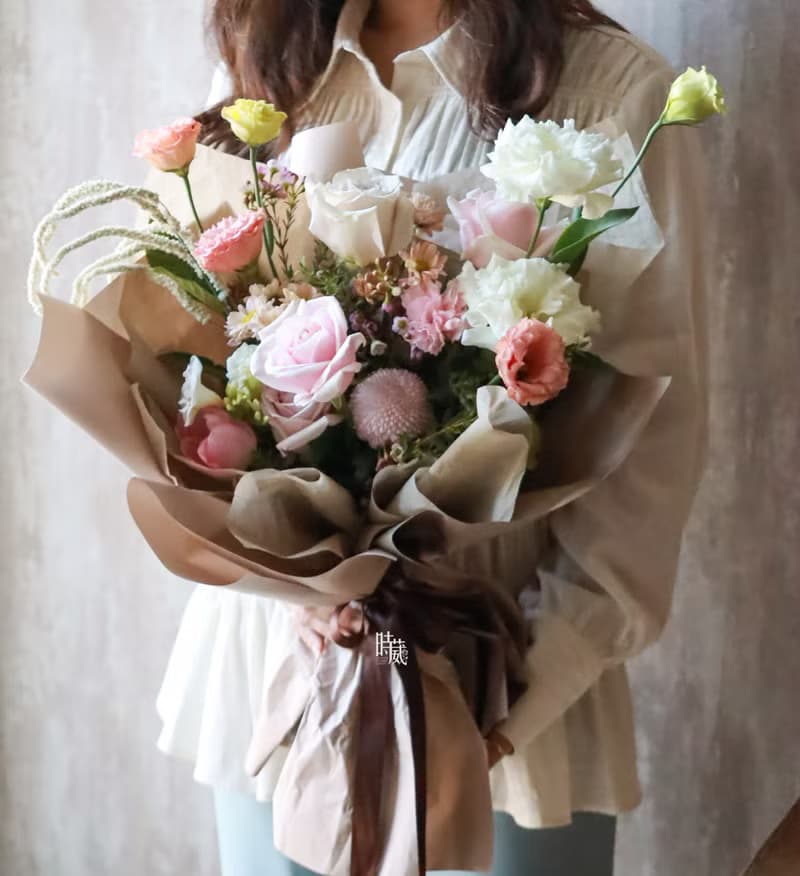 溫柔奶茶粉白 玫瑰 桔梗 鮮花花束/限台中地區