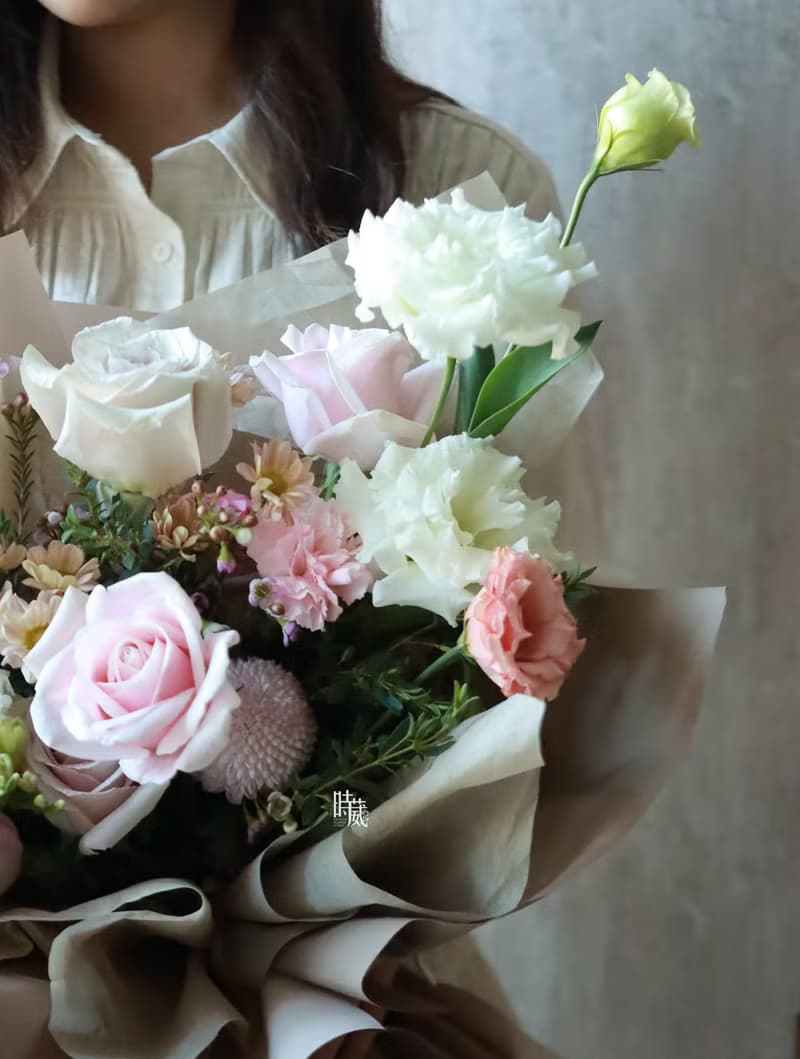 溫柔奶茶粉白 玫瑰 桔梗 鮮花花束/限台中地區