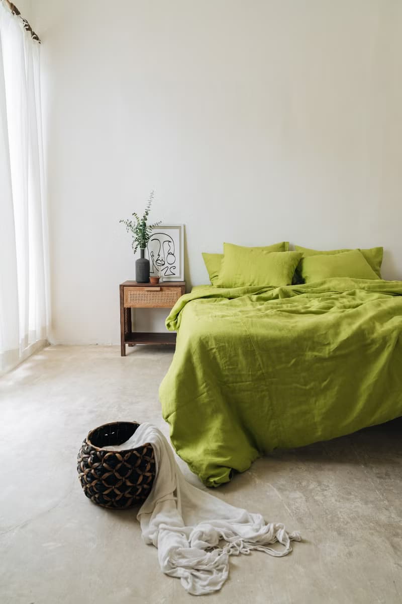 Chartreuse green linen fitted sheet / Softened linen bed sheet / Deep pocket