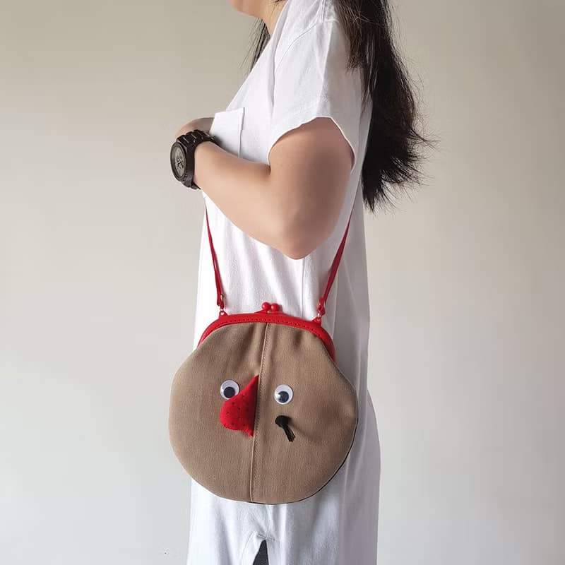 我不醜是可愛/微刺繡/塑膠斜揹口金包/我是老二