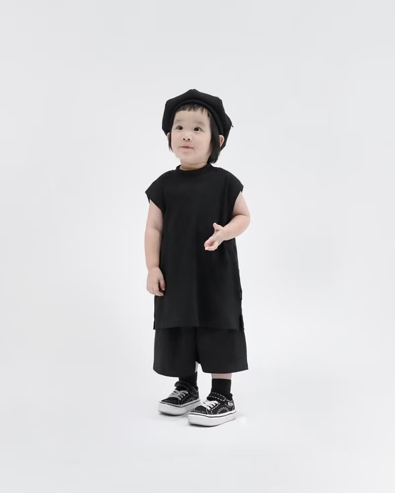 MUKID 微立領寬肩背心