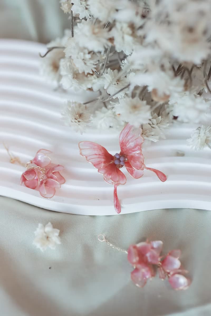 蝶戀  蝴蝶花球垂墜花可拆式 2way 不對稱耳環 水晶花 樹脂花